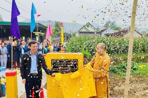 Nghệ An: Khánh thành cầu bê-tông dân sinh đến bà con X.Hoa Sơn
