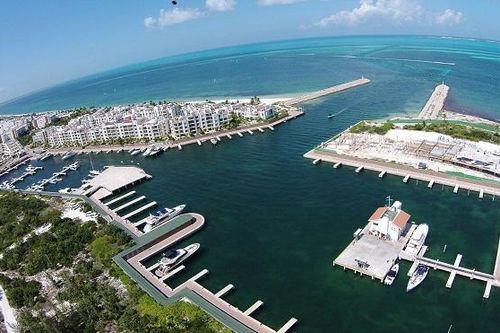Vinhomes chuyển nhượng cổ phần dự án Làng Vân cho Vingroup