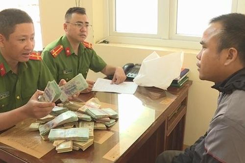 Tên trộm đột nhập nhà dân cạy két sắt lấy hơn nửa tỷ đồng