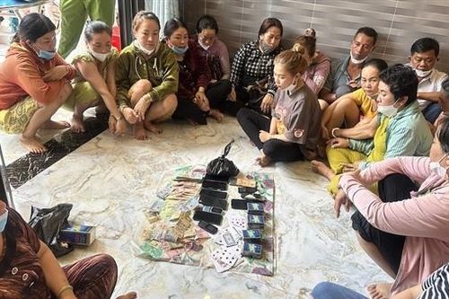 14 phụ nữ sát phạt trên sòng bạc trăm triệu