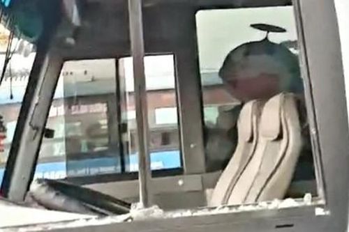 Điều tra vụ 2 thanh niên chặn xe khách trên quốc lộ, đập phá kính xe