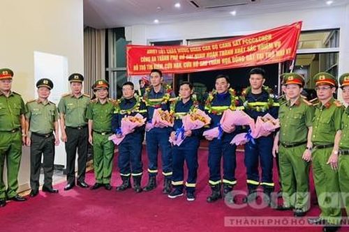 Công an TPHCM đón 5 cán bộ Cảnh sát CNCH hoàn thành nhiệm vụ từ Thổ Nhĩ Kỳ trở về