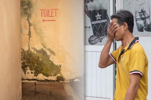 Khách du lịch ám ảnh khi vào nhà vệ sinh công cộng tại TPHCM