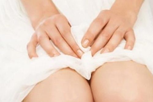 Người phụ nữ phải đi nới rộng âm đạo sau khi thu gọn 'cô bé'