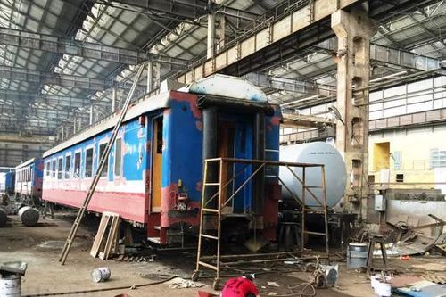 Thấy gì từ đề xuất bỏ niên hạn đầu máy toa xe của ngành đường sắt?