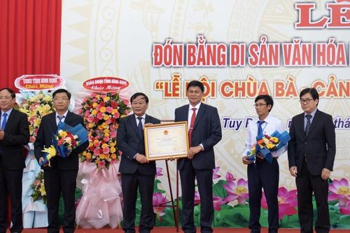 Lễ hội Chùa Bà - Cảng thị Nước Mặn đón bằng di sản văn hóa quốc gia