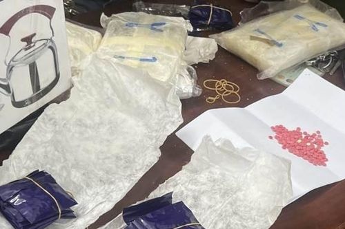 Bắt giữ 3 đối tượng, thu giữ 2kg ma túy đá và hơn 16.000 viên hồng phiến