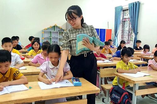 Cô giáo mong cống hiến sức trẻ cho quê hương