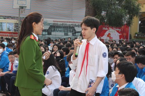 Chủ động chặn ma túy len lỏi vào học đường