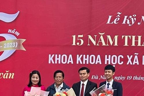 15 năm đánh thức 'giấc mơ nhân văn'