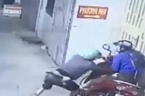 Thua bạc, hai thanh niên ở Bình Dương rủ nhau đi cướp tài sản