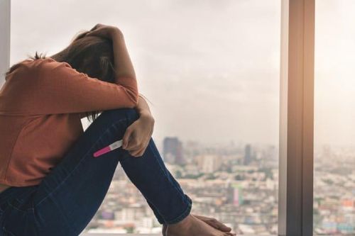 Dạy con từ sự việc học sinh mang thai: Cấm đoán, dọa nạt không phải cách