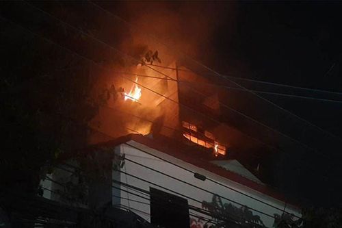 Cháy tòa nhà ở Bangladesh, nhiều người nhảy xuống để thoát thân