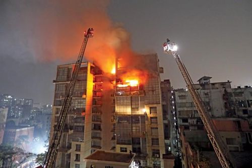 Cháy lớn tại tòa nhà 12 tầng ở thủ đô Dhaka của Bangladesh