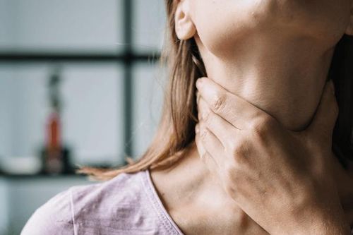 Thấy 3 dấu hiệu lạ này ở cổ, coi chừng ung thư tuyến giáp 'ghé thăm'