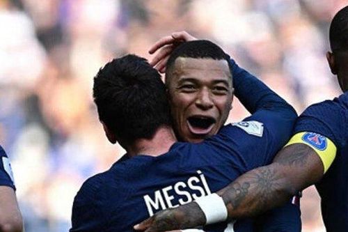 Ma thuật của Messi và Mbappe đưa PSG thoát vực thẳm