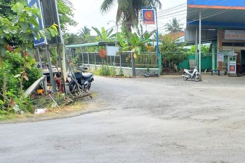 Gã đàn ông nổi máu côn đồ khi thấy bạn gái cũ ngồi uống nước với bạn trai mới