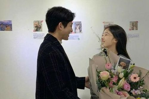 Yêu sai người sẽ đột ngột trưởng thành, gặp đúng người tự khắc thành đứa trẻ