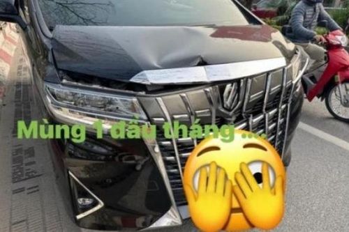 Tuấn Hưng gặp tai nạn nghiêm trọng khiến xế hộp bị hư hại nặng nề