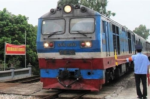 Ngành Đường sắt lo 'vỡ trận' vì nhiều đầu máy, toa xe sắp hết hạn