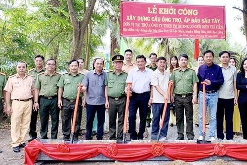 Hỗ trợ xây cầu nông thôn vùng đồng bào Khmer