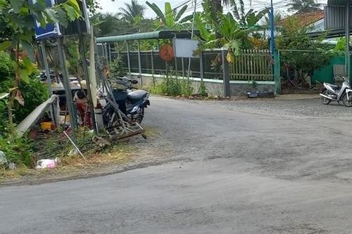 Đi cà phê với bạn trai mới, cô gái bị bạn trai cũ ra tay bằng búa