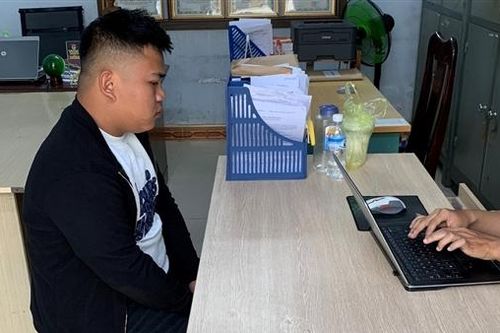 Giả vờ hỏi đường rồi giật phăng dây chuyền, điện thoại