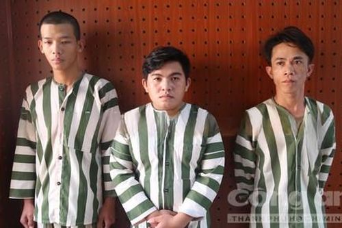 Bắt 2 đối tượng cầm dao ra đường chặn xe cướp tiền chơi ma túy