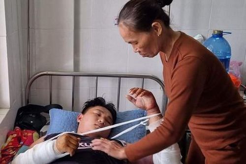 Vụ shipper bị khách 'bom hàng' đánh gãy 2 tay: Chờ kết quả giám định tỷ lệ thương tật để xem xét xử lý