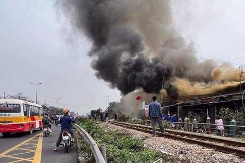 Hà Nội: Cháy nhà cấp 4 và lan ra nhiều nhà khác