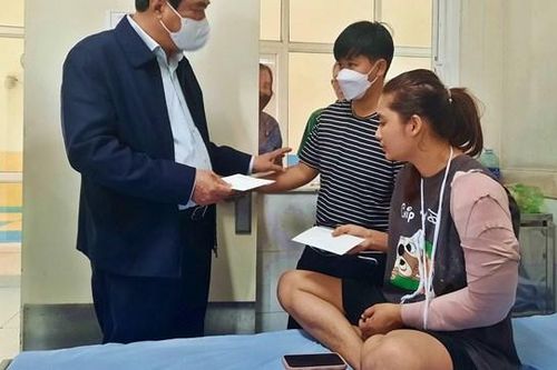 Bí thư Tỉnh ủy Quảng Nam thăm hỏi những người bị thương trong vụ TNGT