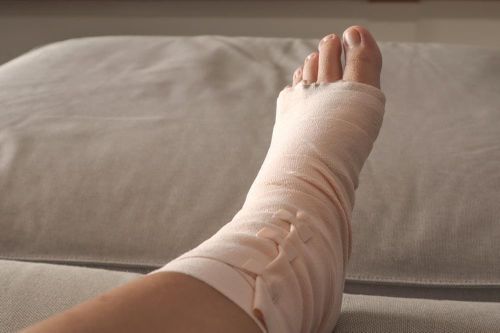 Cậu bé 11 tuổi tử vong sau khi bị nhiễm trùng ở mắt cá chân
