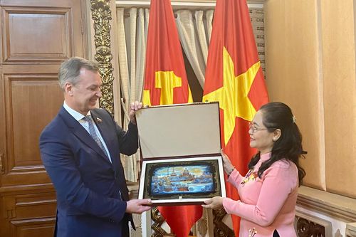 Nga muốn tăng cường hợp tác môi trường, năng lượng sạch với TP.HCM