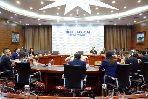 Đại sứ Hoa Kỳ thăm và làm việc tại tỉnh Lào Cai