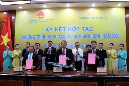 Vietnam Airlines và tỉnh Bình Định hợp tác kích cầu du lịch