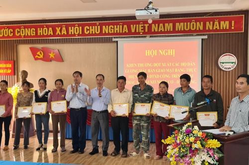 Đắk Nông khen thưởng nhiều hộ dân tiêu biểu vùng mỏ Bauxit Nhân Cơ