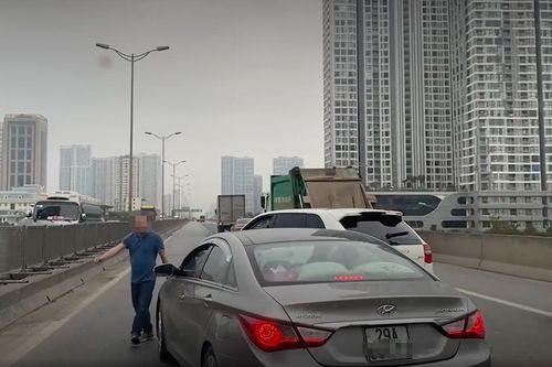 Phạt 11 triệu đồng vụ tài xế Porsche chặn đầu xe khác trên vành đai 3