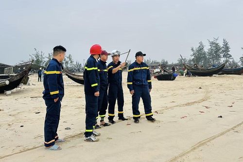 Tìm kiếm nam thanh niên mất tích ở bãi biển Quảng Trị