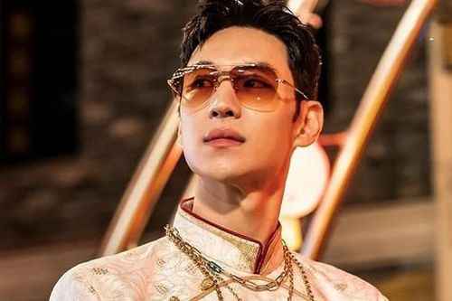 Nam diễn viên mặc áo dài Việt Nam gây chú ý trong 'Taxi Driver 2' là ai?