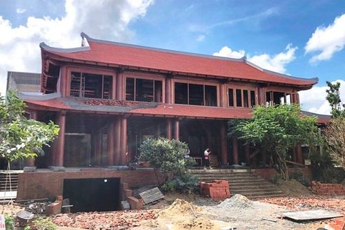 Quảng Ngãi: Cưỡng chế 'biệt phủ' của đại gia xây dựng trên đất lúa