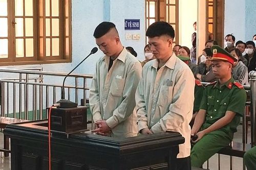 Mâu thuẫn nợ nần, hai anh em họ vác dao chém người