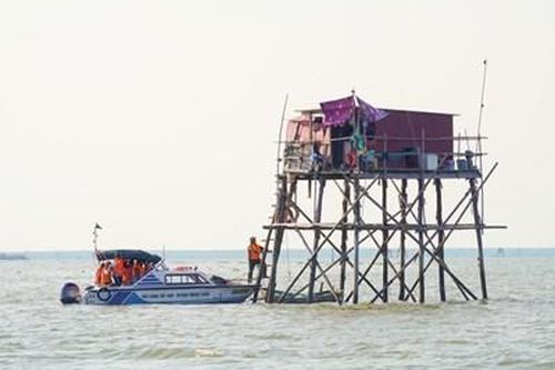 Điều tra vụ 'hỗn chiến' trên biển khiến 2 người bị thương