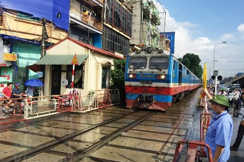 Đường sắt xin kéo dài 'tuổi thọ' với đầu máy, toa xe hết niên hạn