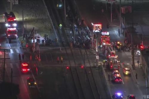 Mỹ: Va chạm giữa tàu hỏa và ôtô tại Los Angeles, 2 người thiệt mạng
