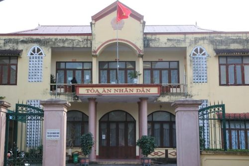 Hy hữu: Vợ chồng kéo nhau ra tòa ly hôn, đòi tát cạn hồ bắt cá để phân chia tài sản và cái kết