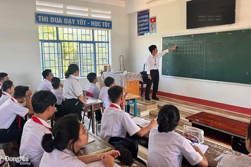 Viên chức ngành Giáo dục chờ được hỗ trợ