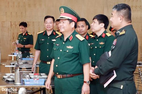Đoàn Tùy viên Quân sự Campuchia làm việc tại Trường sĩ quan lục quân 2