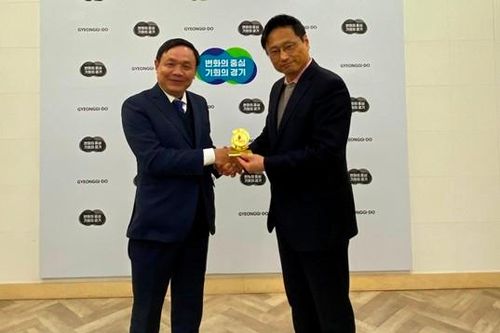 Thống nhất thỏa thuận hợp tác, giao lưu có lợi trên nhiều phương diện