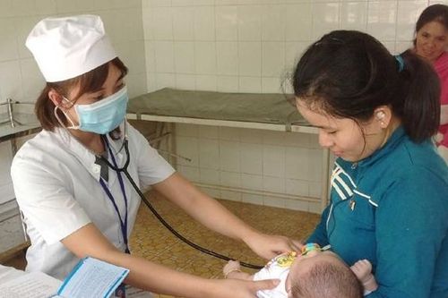 Tăng phụ cấp ưu đãi theo nghề đối với viên chức y tế dự phòng, y tế cơ sở