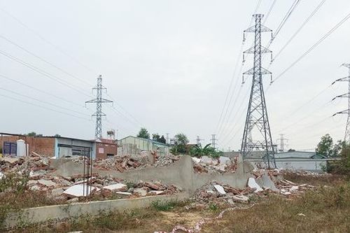 Phá vỡ quy hoạch đô thị do phân lô, bán nền và xây dựng trái phép